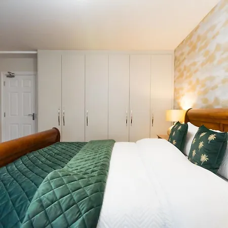 Проживание в семье Dublin Premier