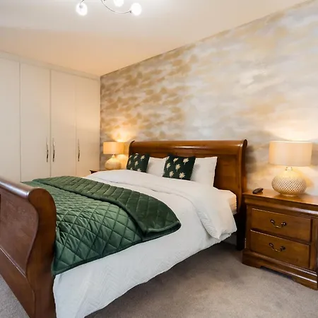 Проживание в семье Dublin Premier *